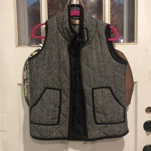Women’s black/white vest